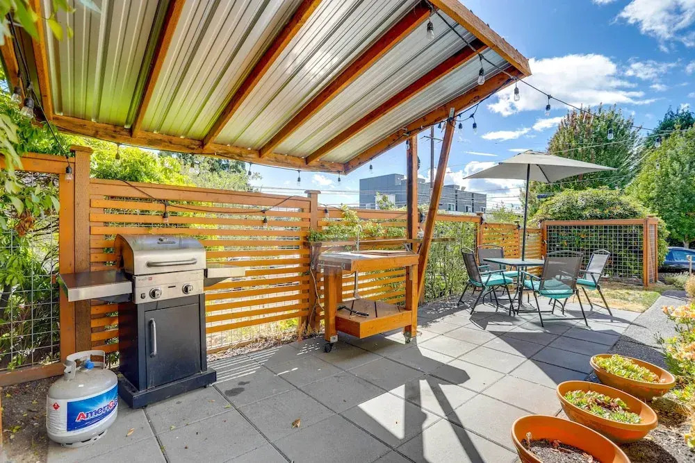 Seattle Garden Retreat: Walk to Water & Shops!