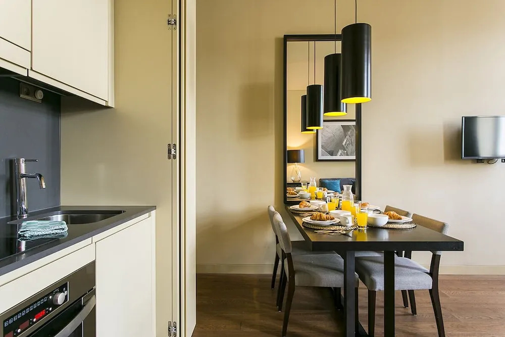 ALTIDO Elegant 1-bed flat, moments from the Cais do Sodré train station