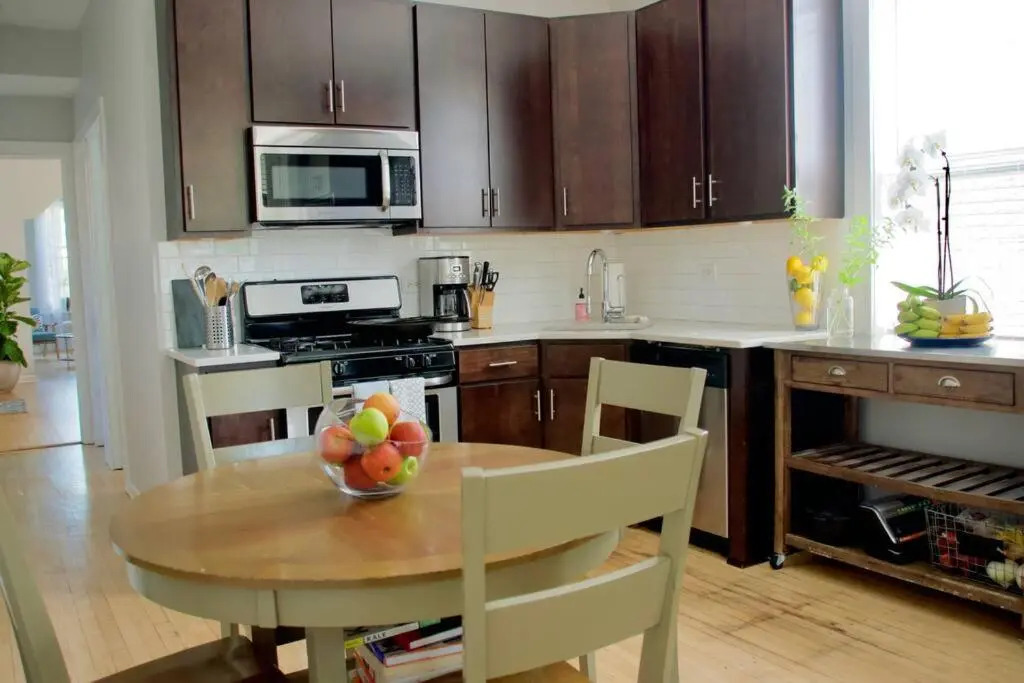 Sunny, Spacious, 3BR 1BA Davlin INN Chicago