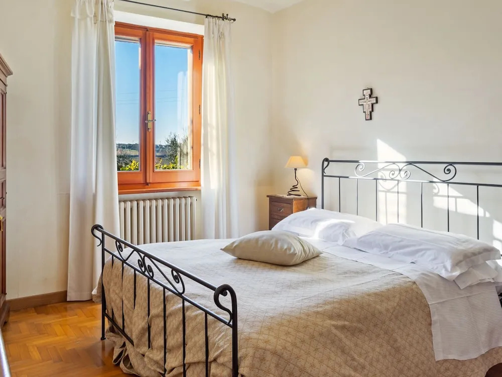 Pretty Holiday Home in Castiglione del Lago With Garden
