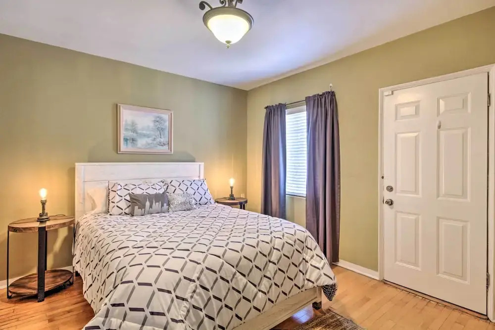 Tranquil Tucson Home w/ Yard - Walk to U of A