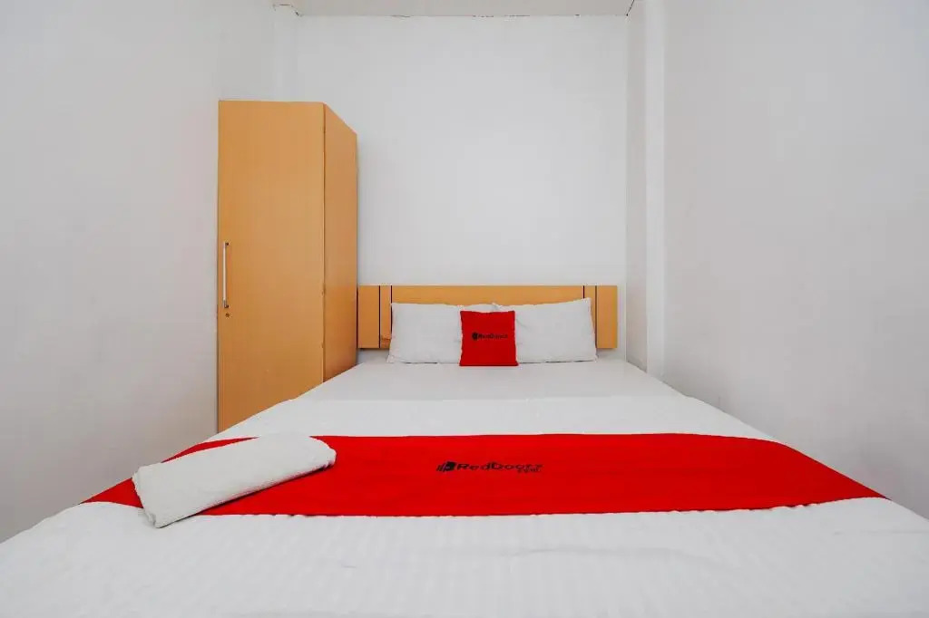 RedDoorz Syariah near Metropolitan Mall Bekasi