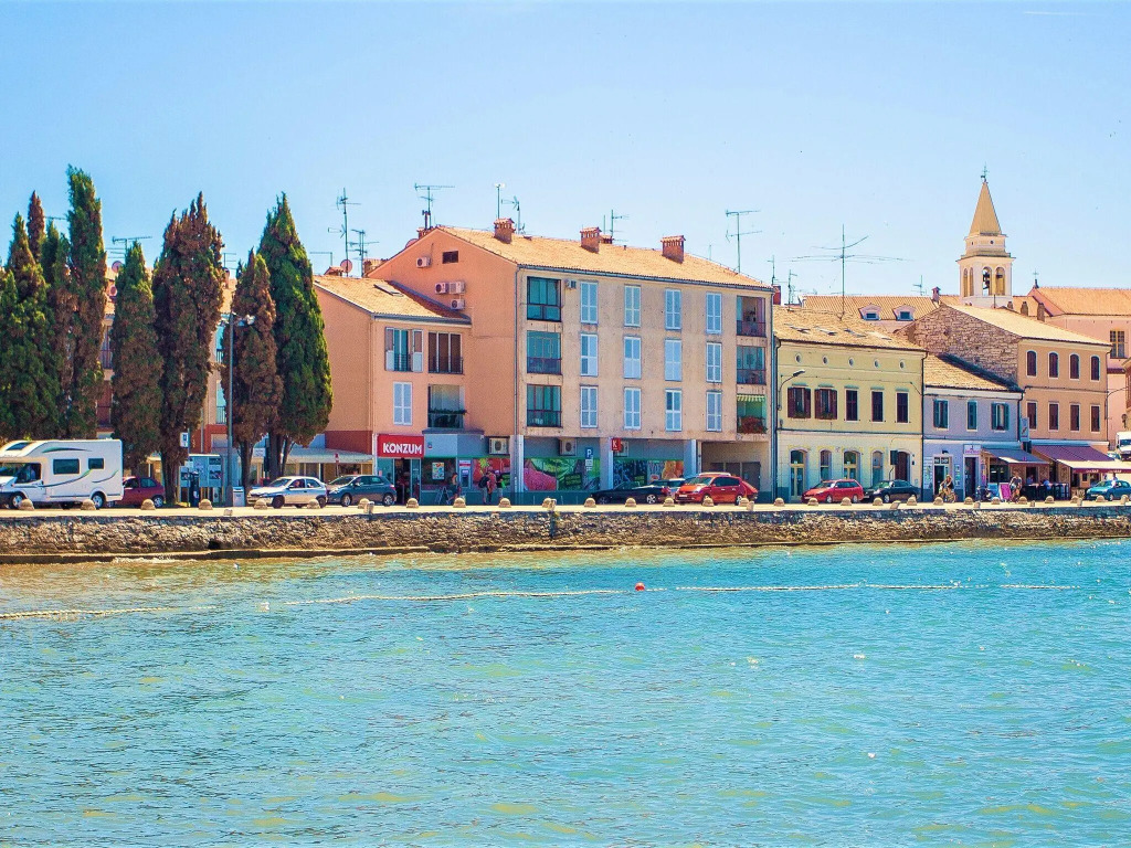 One bedroom apartment with direct sea view located in the old town of Porec