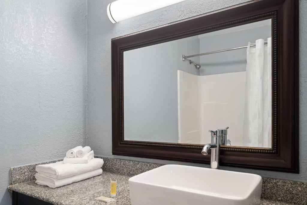 Super 8 by Wyndham Fort Wayne