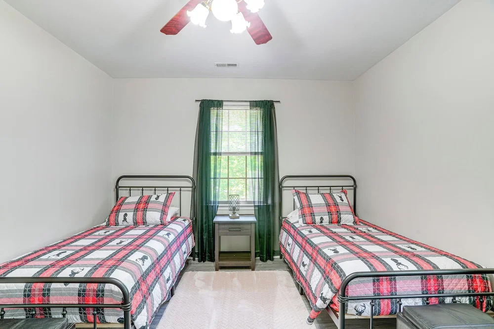 Mcgaheysville Home w/ Screened Porch & Gas Grill!
