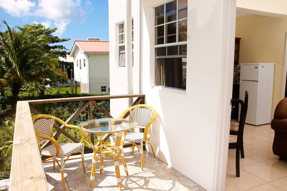 Operative Car Rental & La Porsuette Inn