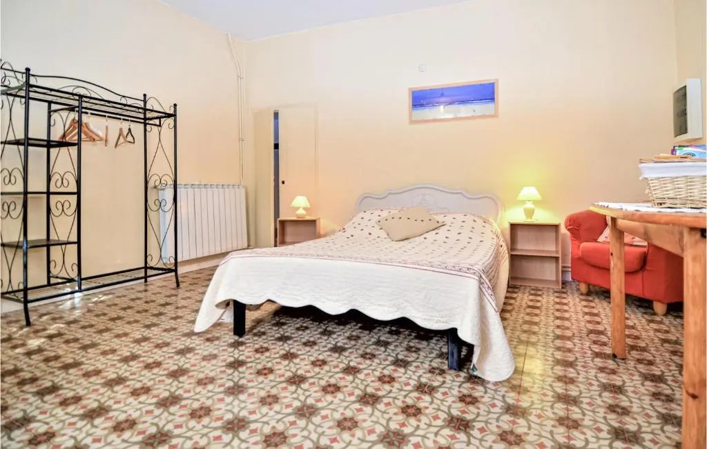 Lovely Home In Saint Victor La Coste With Wifi