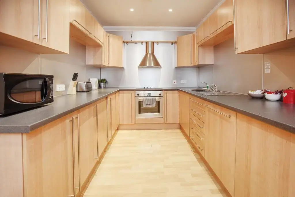 Prime Location Lets - Clarence House Serviced Apartments