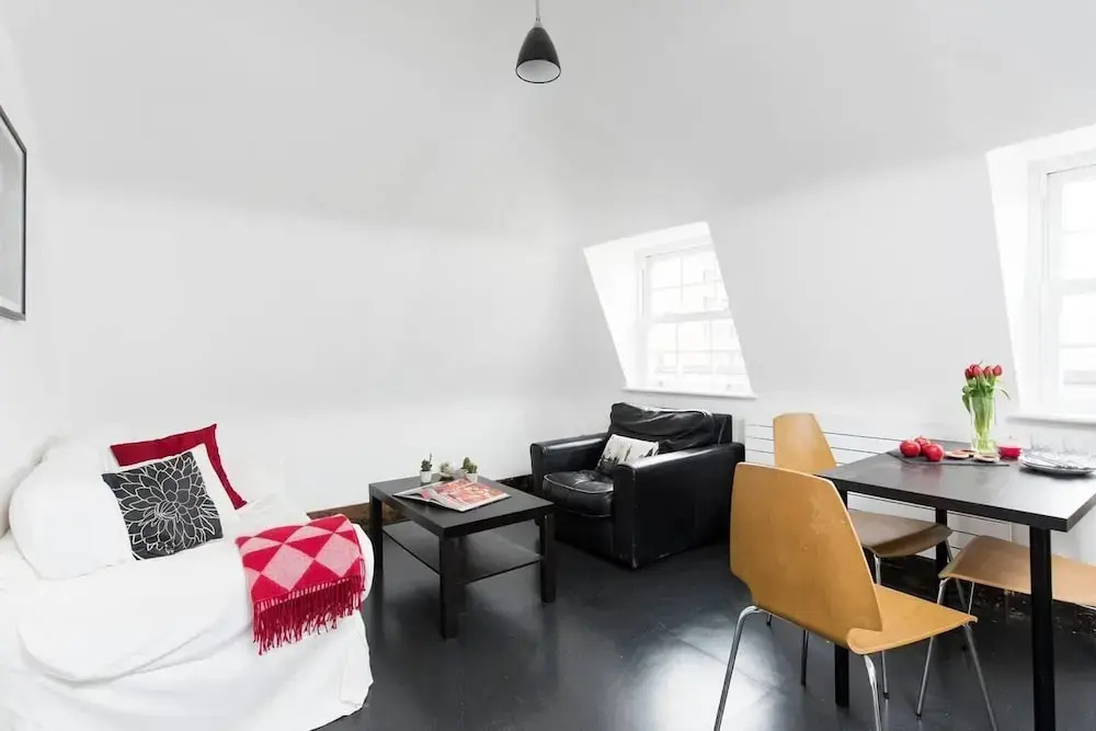 Beautiful And Central 2BR Loft Apartment