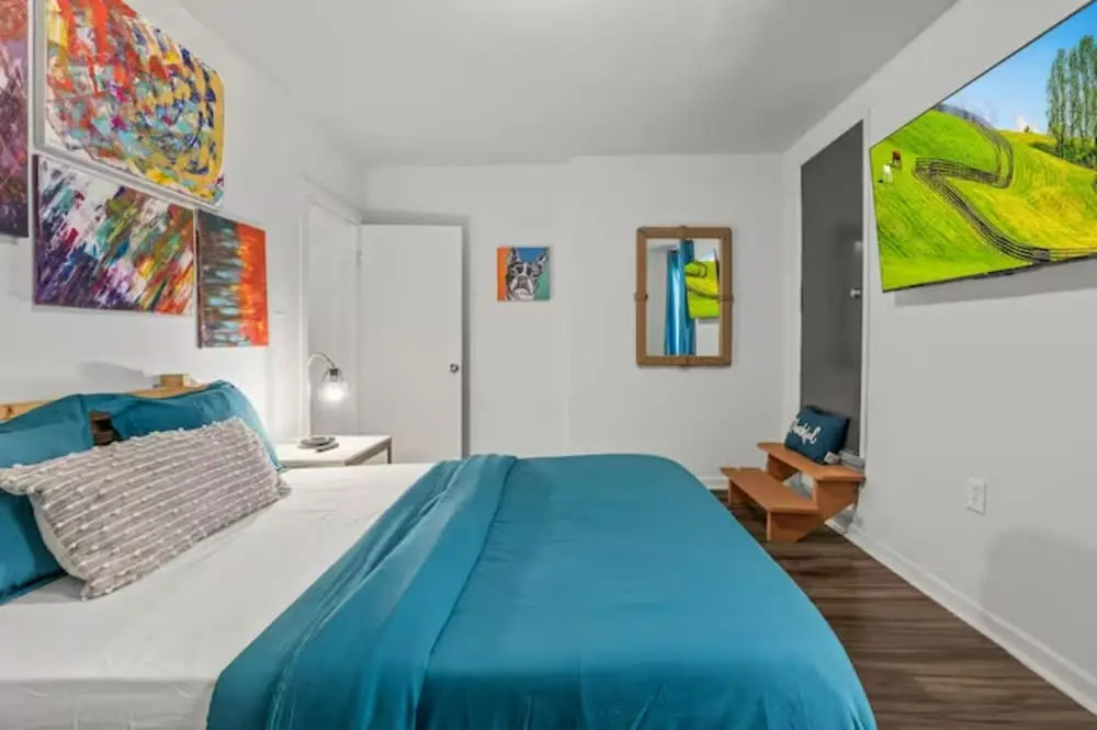 Urban Chic Apartments Near Center City