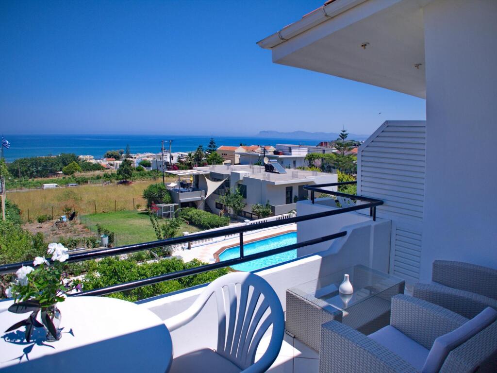 Rouladina Apt 6 in Stalos