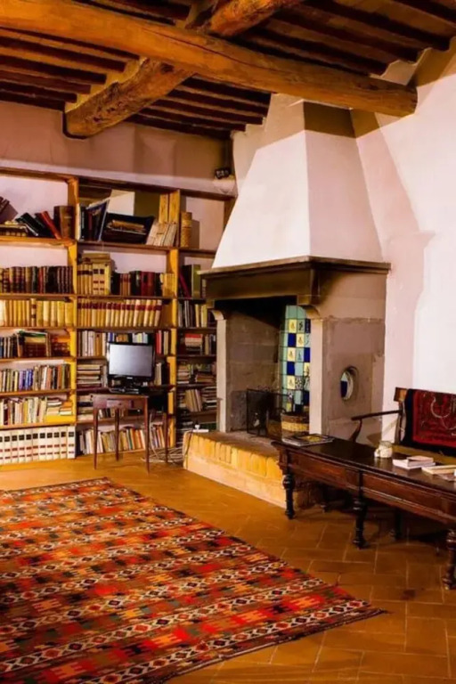 Captivating 3-bedroom Apartment in Certaldo