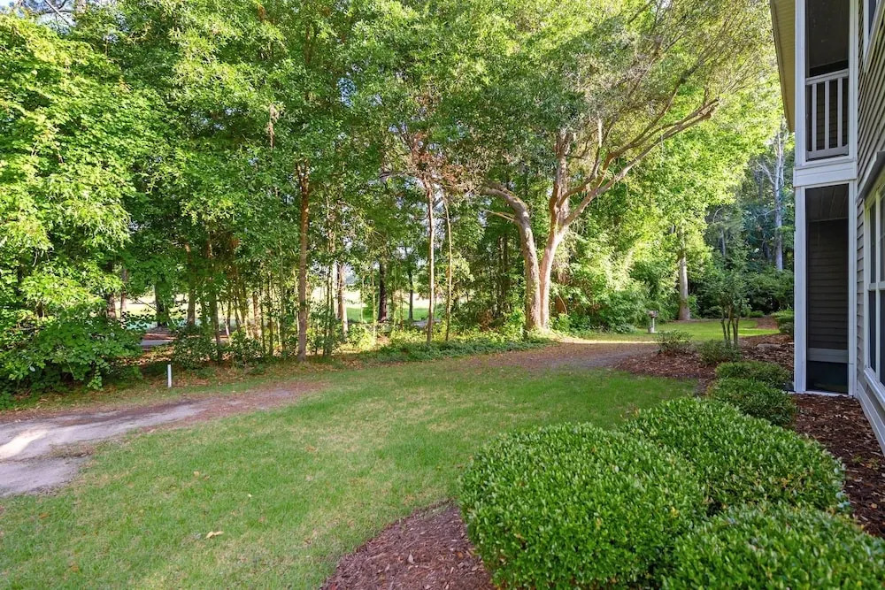 Ground-floor 3-bedroom condo with stunning golf course views. 3 Condo by Peace Vacations