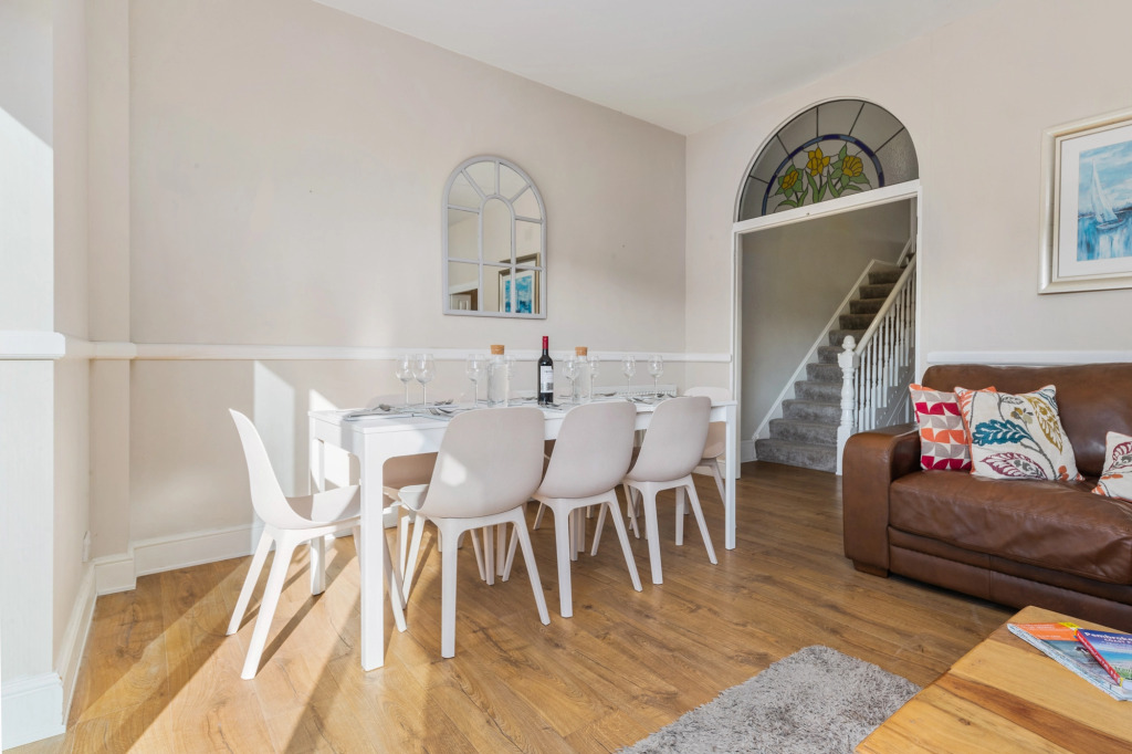 Cartref - Beautiful Cottage, Hot Tub, Countryside Views