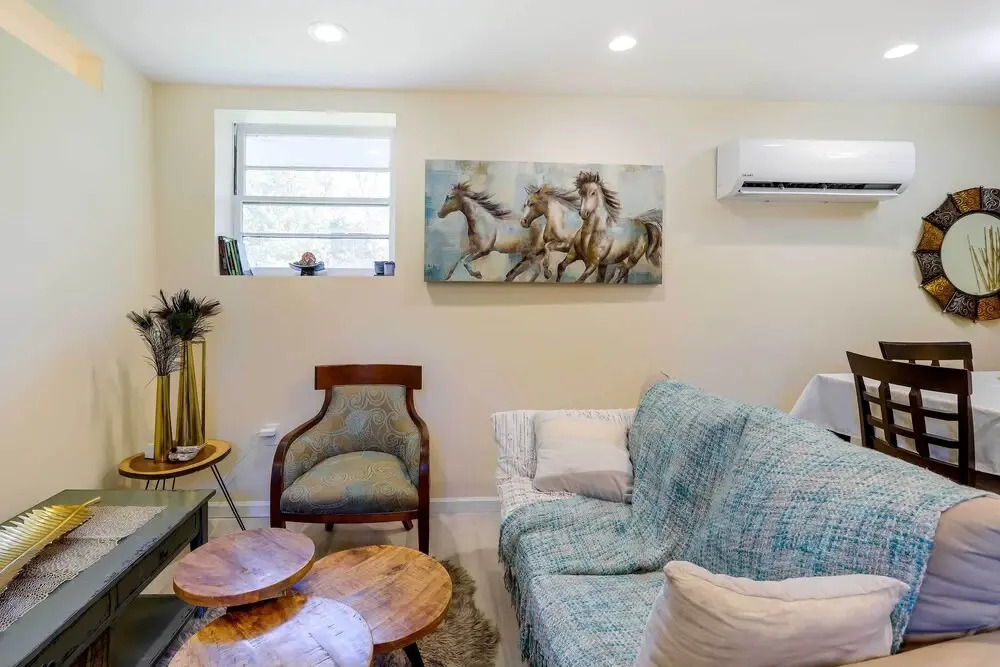 Fayetteville Guest House: Walk to Nature Preserve!