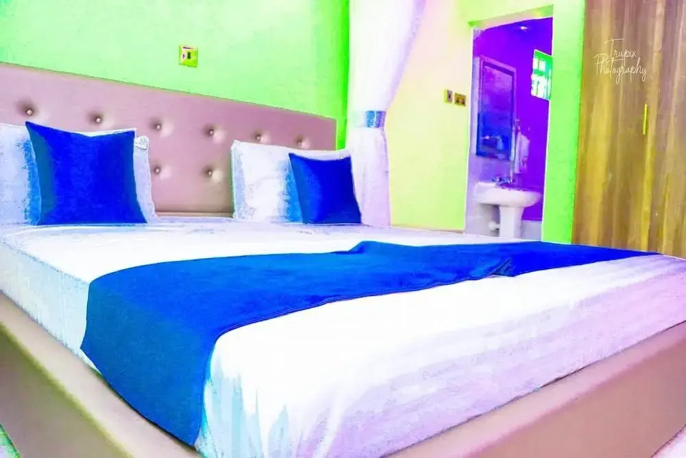 Ten villa luxury resort