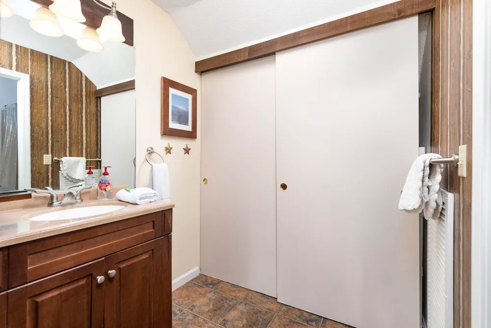 3 Day Covid Buffer! River Access. Near Conway Ge And Storyland. 3 Bedroom Condo