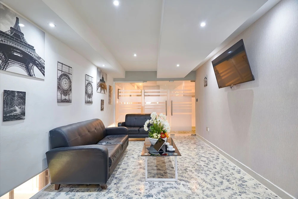 Malecon Premium Rooms & Hotel