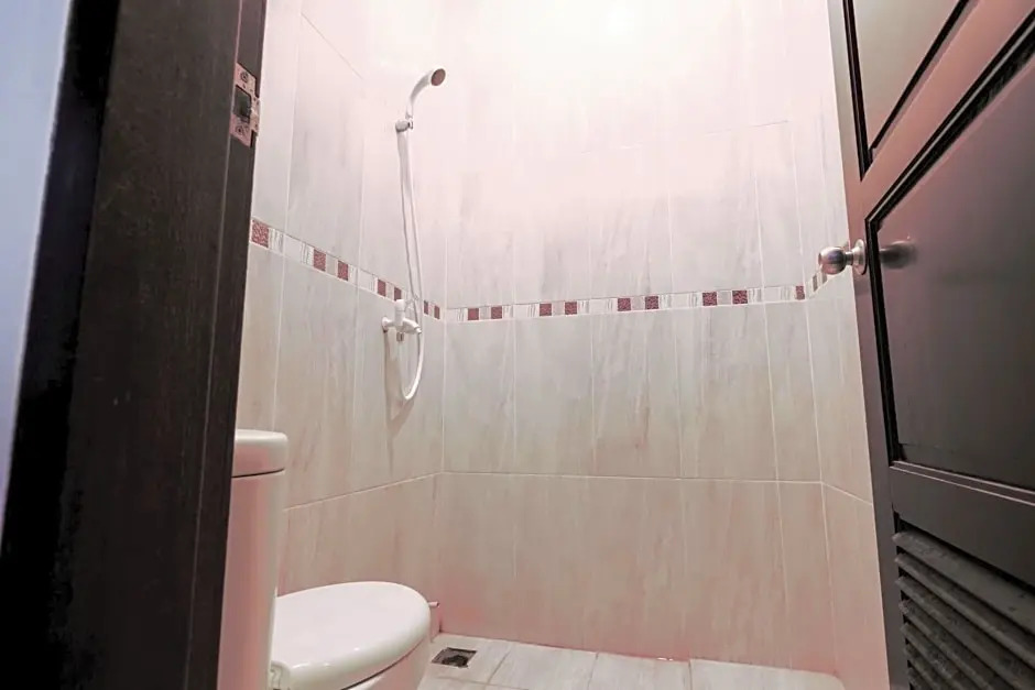 OYO Life 3451 Kost Shavero