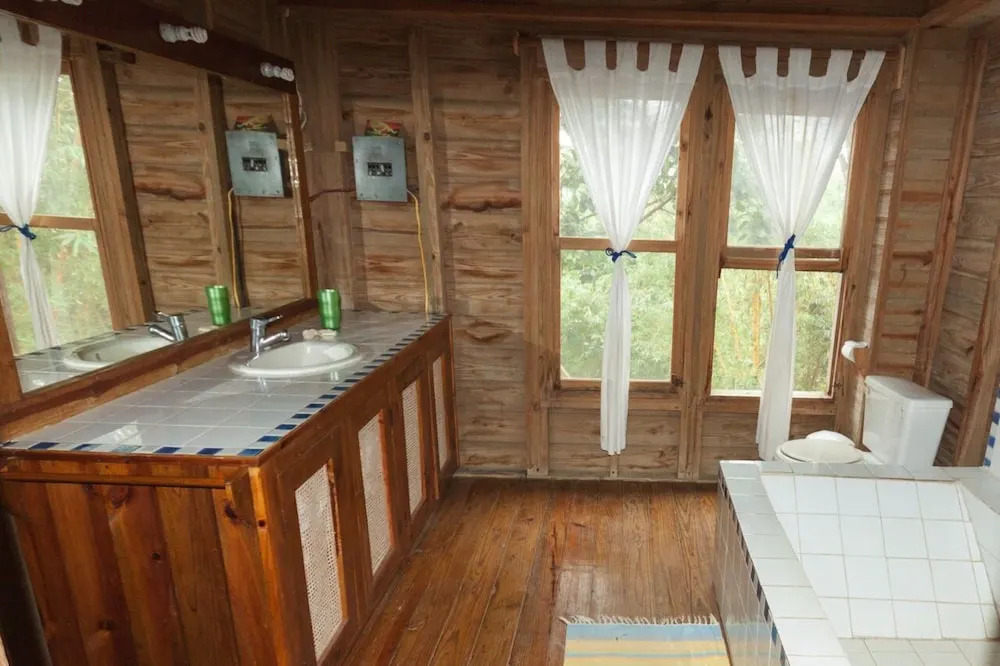 Roatan Bed & Breakfast Apartments