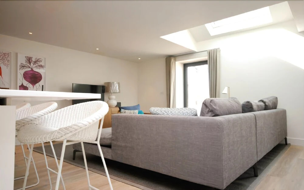 4 The Salterns, Chichester 402385