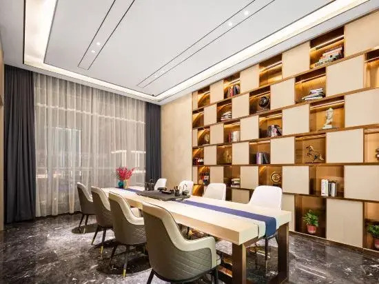Lavande Hotel (LiaoYang City Center)