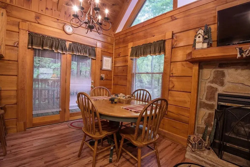 ER51 - Natures Grace Retreat - Great location, Close to all the action! cabin