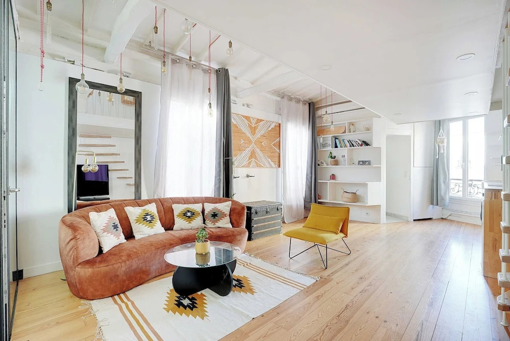 Spacious Apartment 2br/4p - Republique