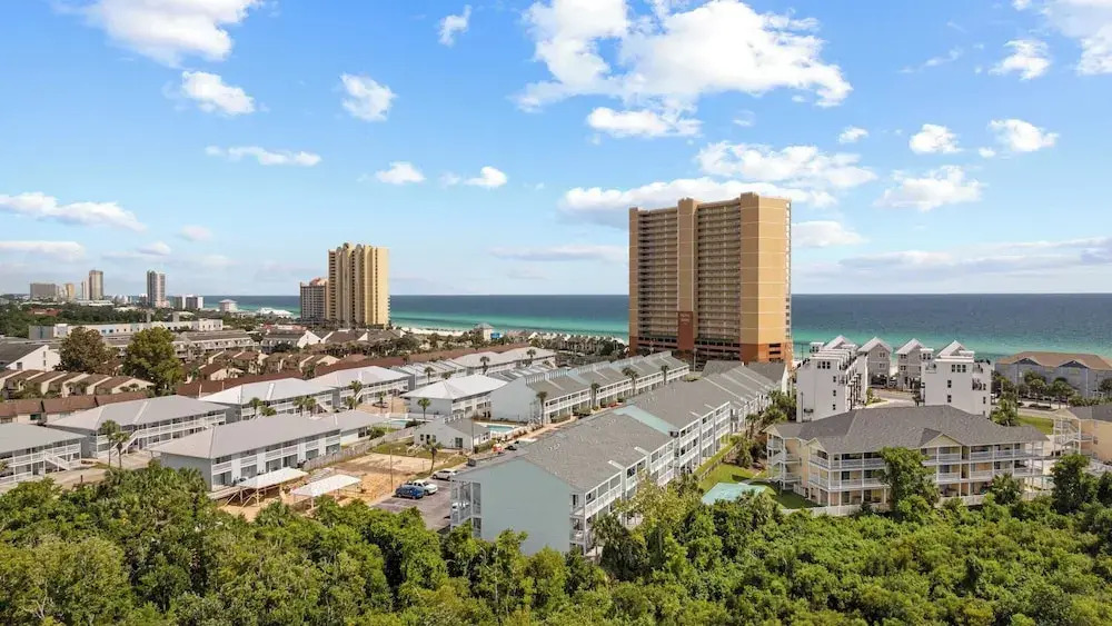 Gulf Walk by Avantstay West End Coastal Escape Renovated 1BR Condo Shared Pool & Beach Access
