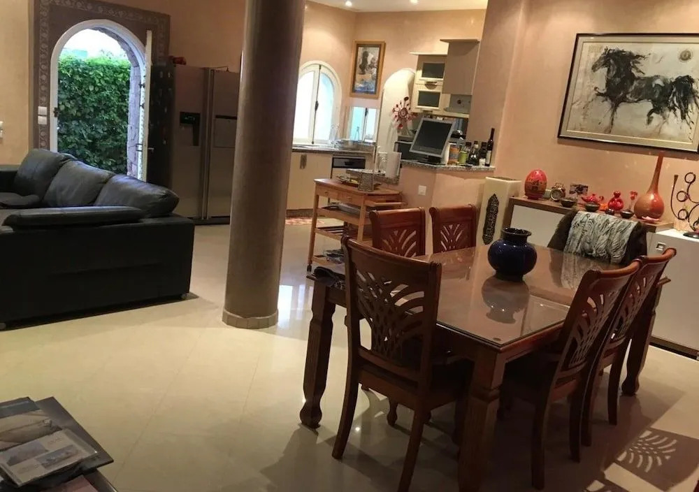 Europa mirlef t aventur Guest House