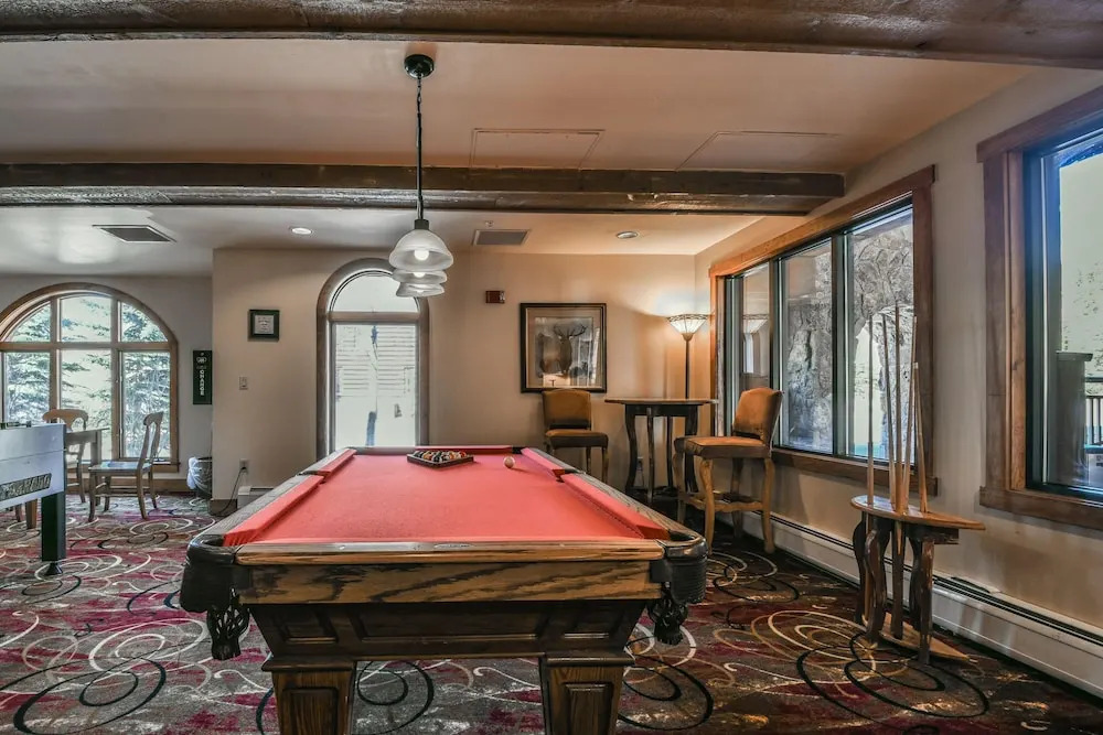Red Hawk Lodge 2210