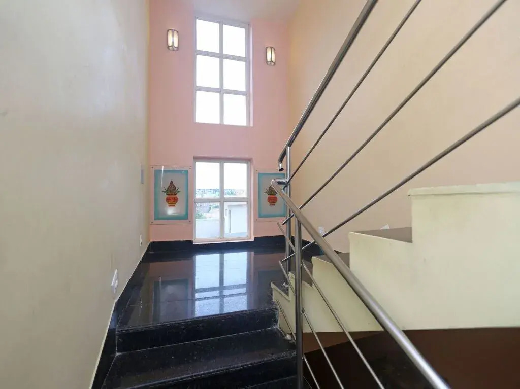 OYO 5051 Silicon Residency