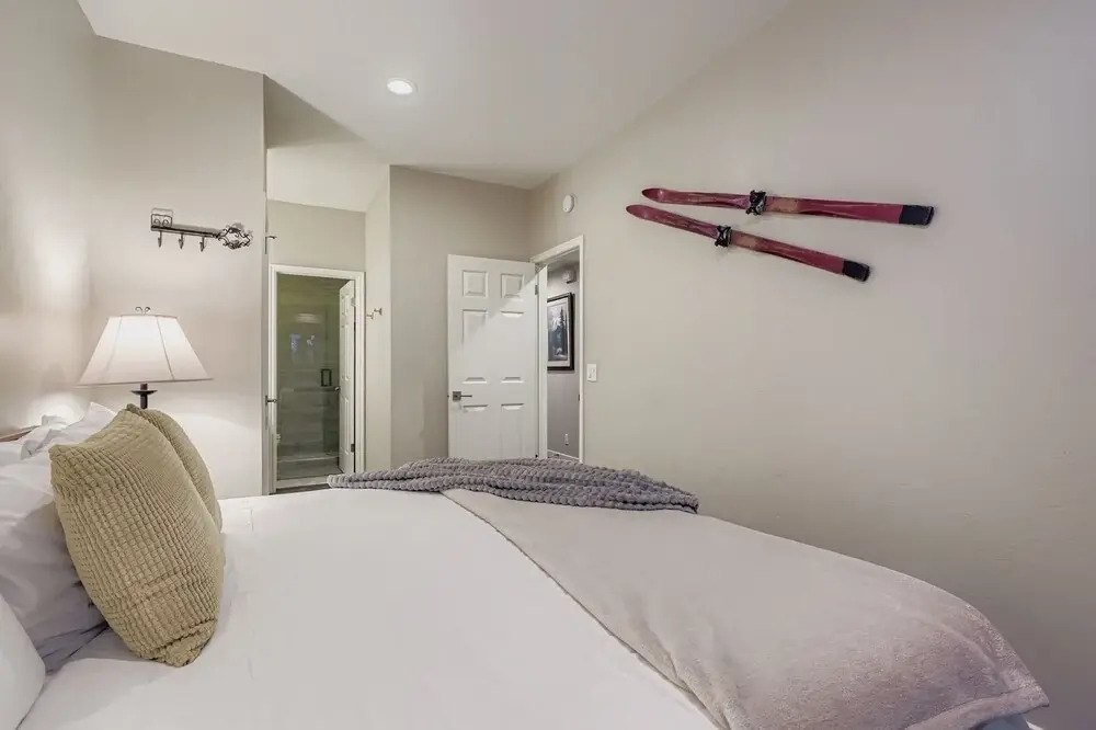 Peaceful Lift Line Condo 207 3 Bedroom Condo