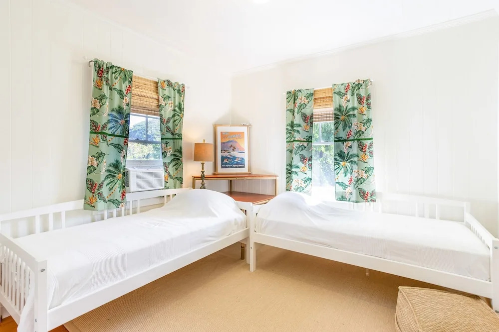 Upgraded 2br W/ Diamond Head Views - Walk To Beach 2 Bedroom Cottage