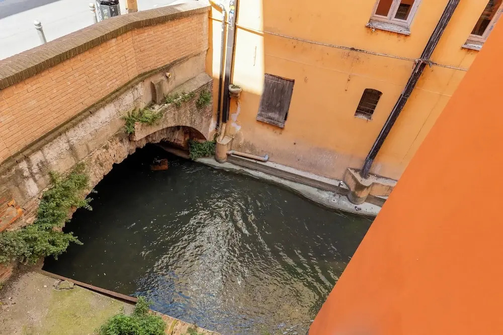 Casa sul canale di Via Piella