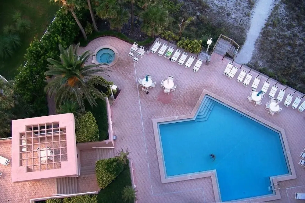 Crescent Beach Club 14C Apartment