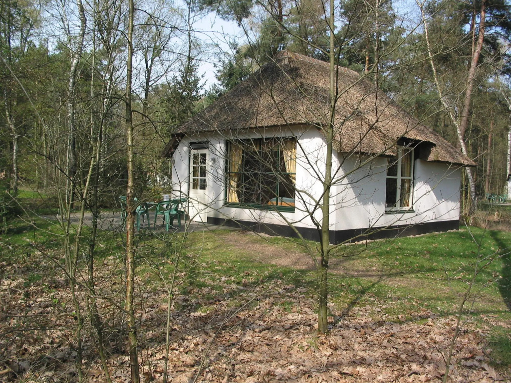 Well furnished bungalow, surrounded by nature