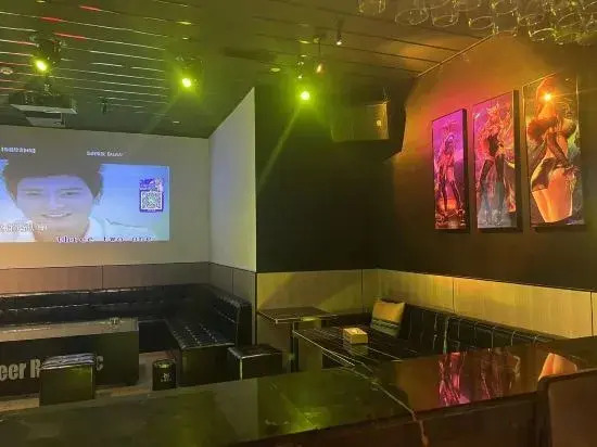 Yijie Electric Sports Hotel