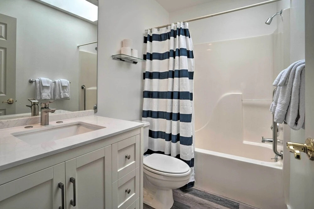 Manson Villa w/ Hot Tub ~ 1 Mi to Wineries