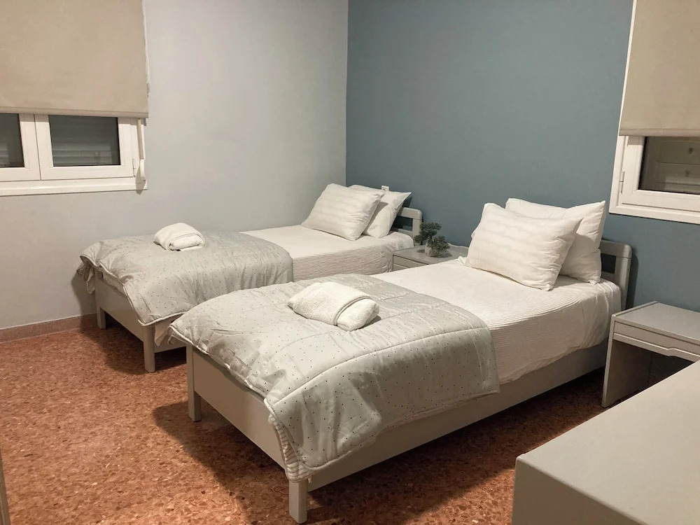 Yanni's Urban Residence