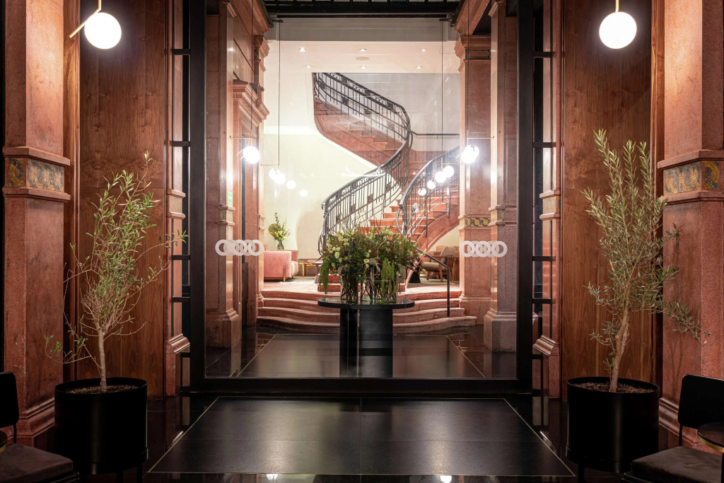 Umbral, Curio Collection By Hilton