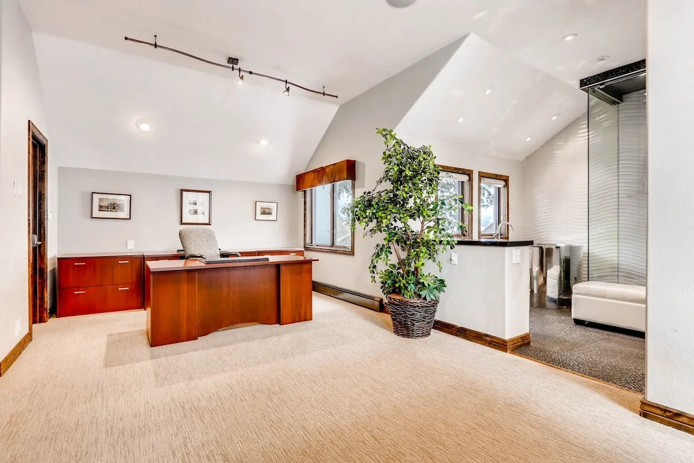 Luxe West Vail Side A - 3 Br Duplex