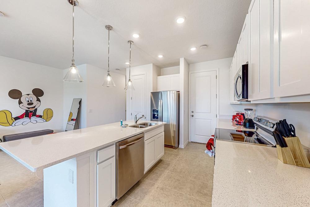No Worries Retreat Disney-themed Townhouse in Davenport With Resort Amenities