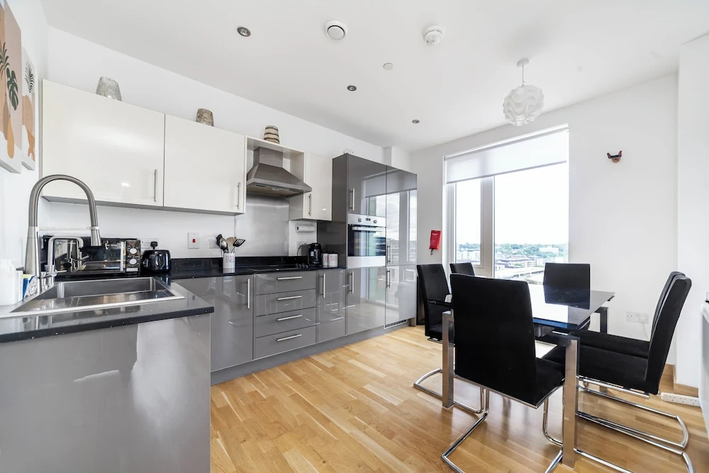 Modern 1bed with Panoramic View London