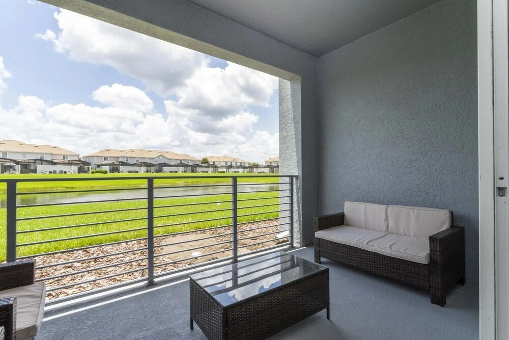 Stunning 2 Bd Apto Close to Disney Storey Lake Resort 105