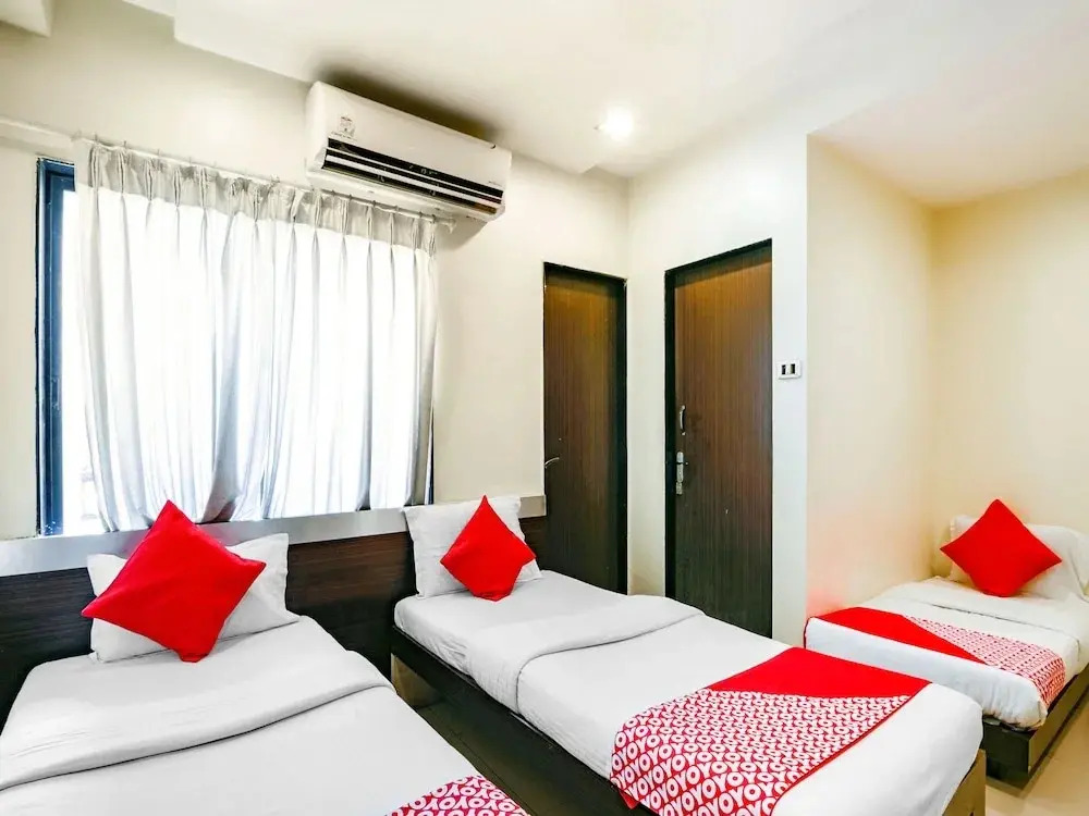 Hotel The Gentleman by OYO Rooms