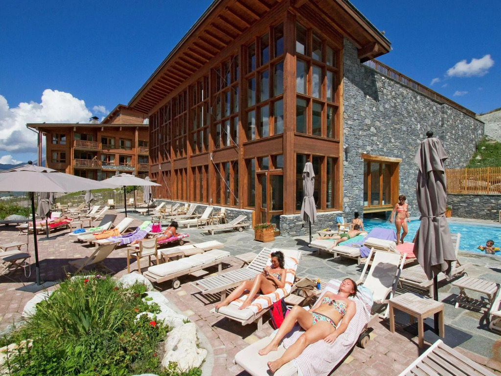 Luxury apartment with a view in the large Paradiski ski area