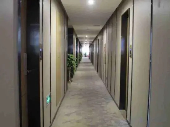 Super 8 Hotel (Dazhou Quxian Fortune Center)
