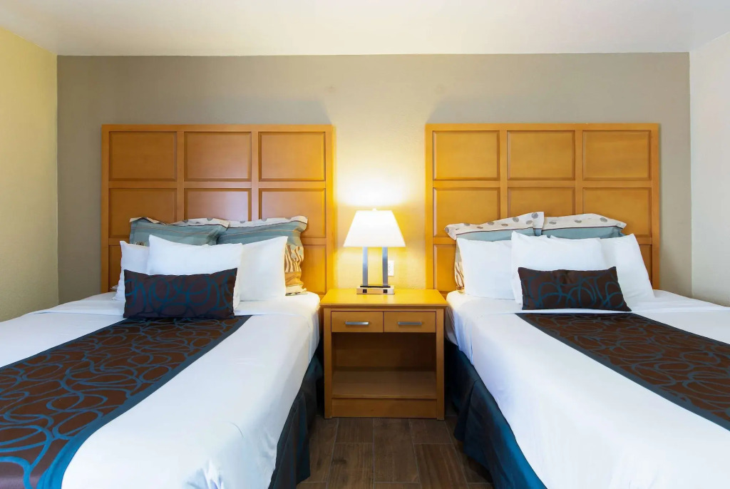 Signature Inn Merced Yosemite Parkway