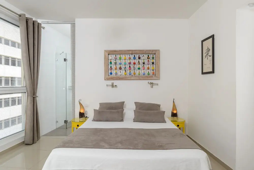 High Standard Seaside Apartment w/ Parking
